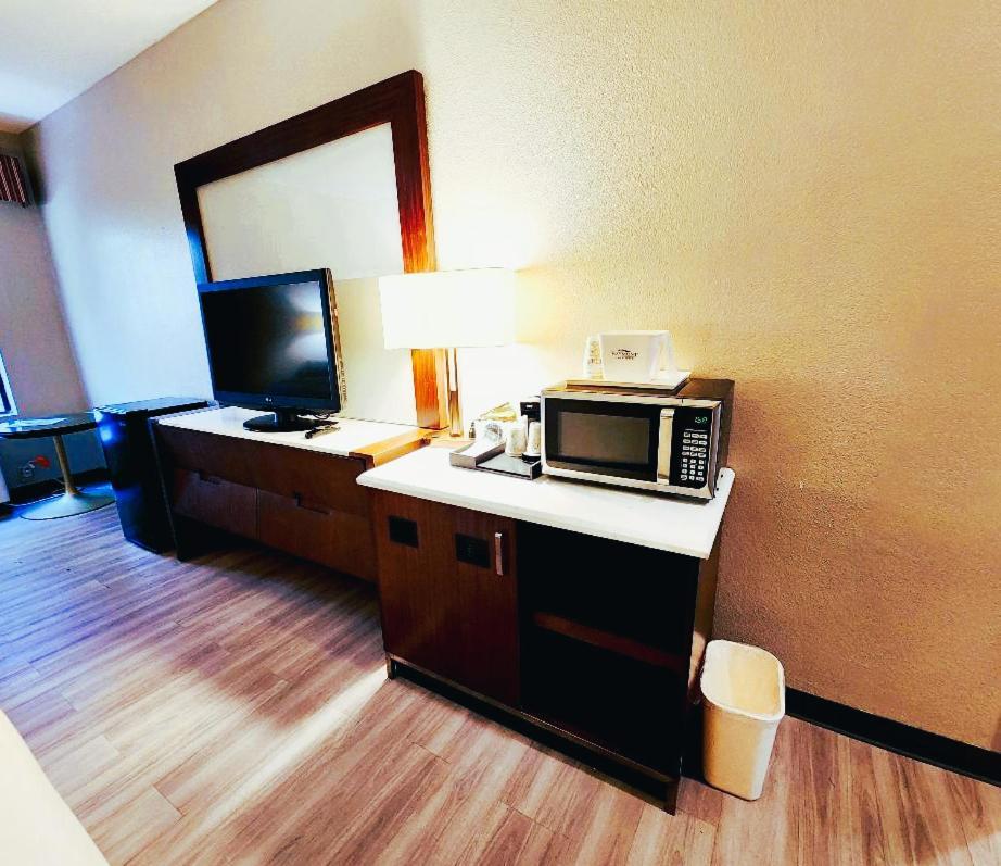 Baymont By Wyndham Hinesville Fort Stewart Area Esterno foto
