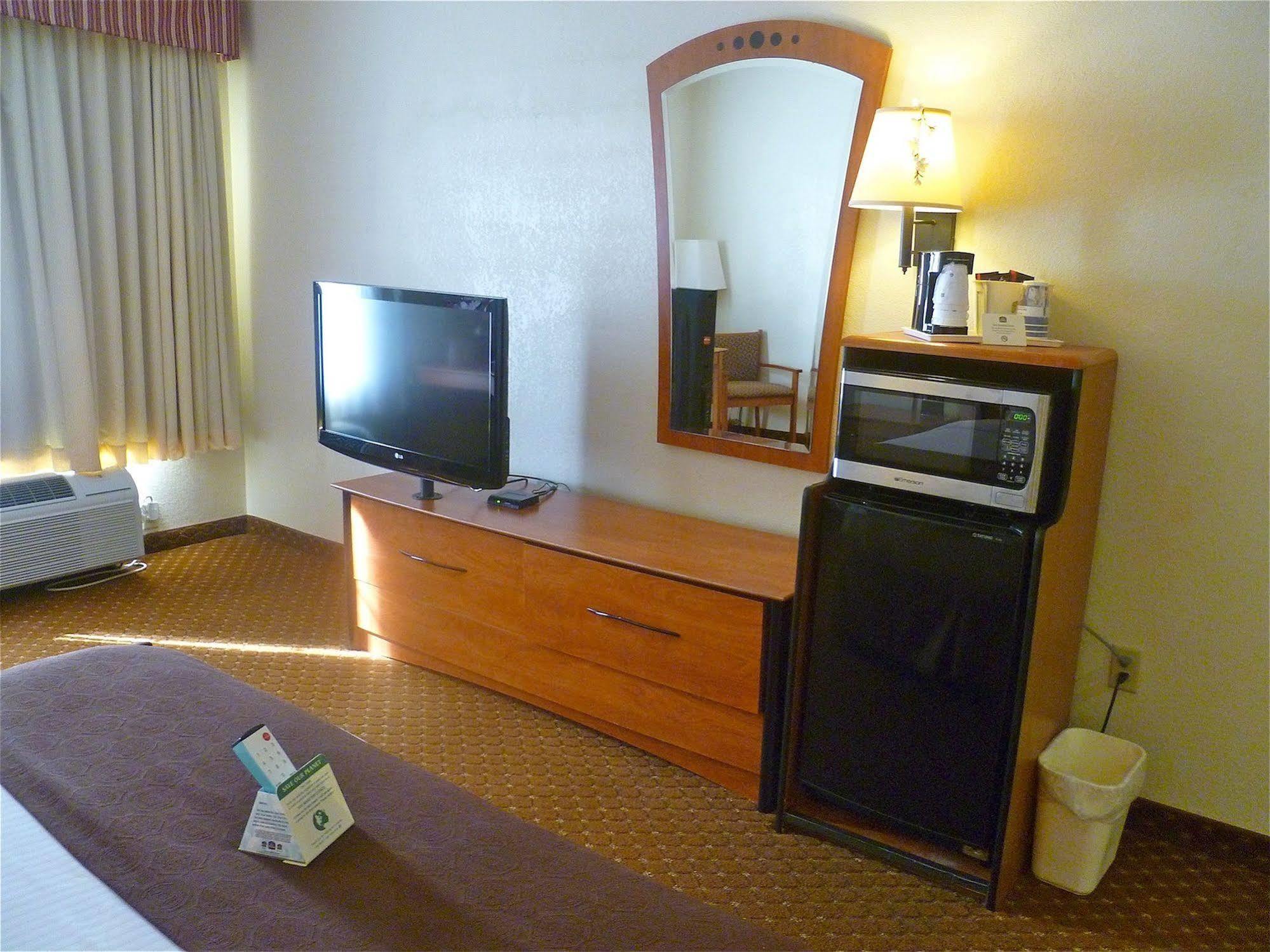 Baymont By Wyndham Hinesville Fort Stewart Area Esterno foto
