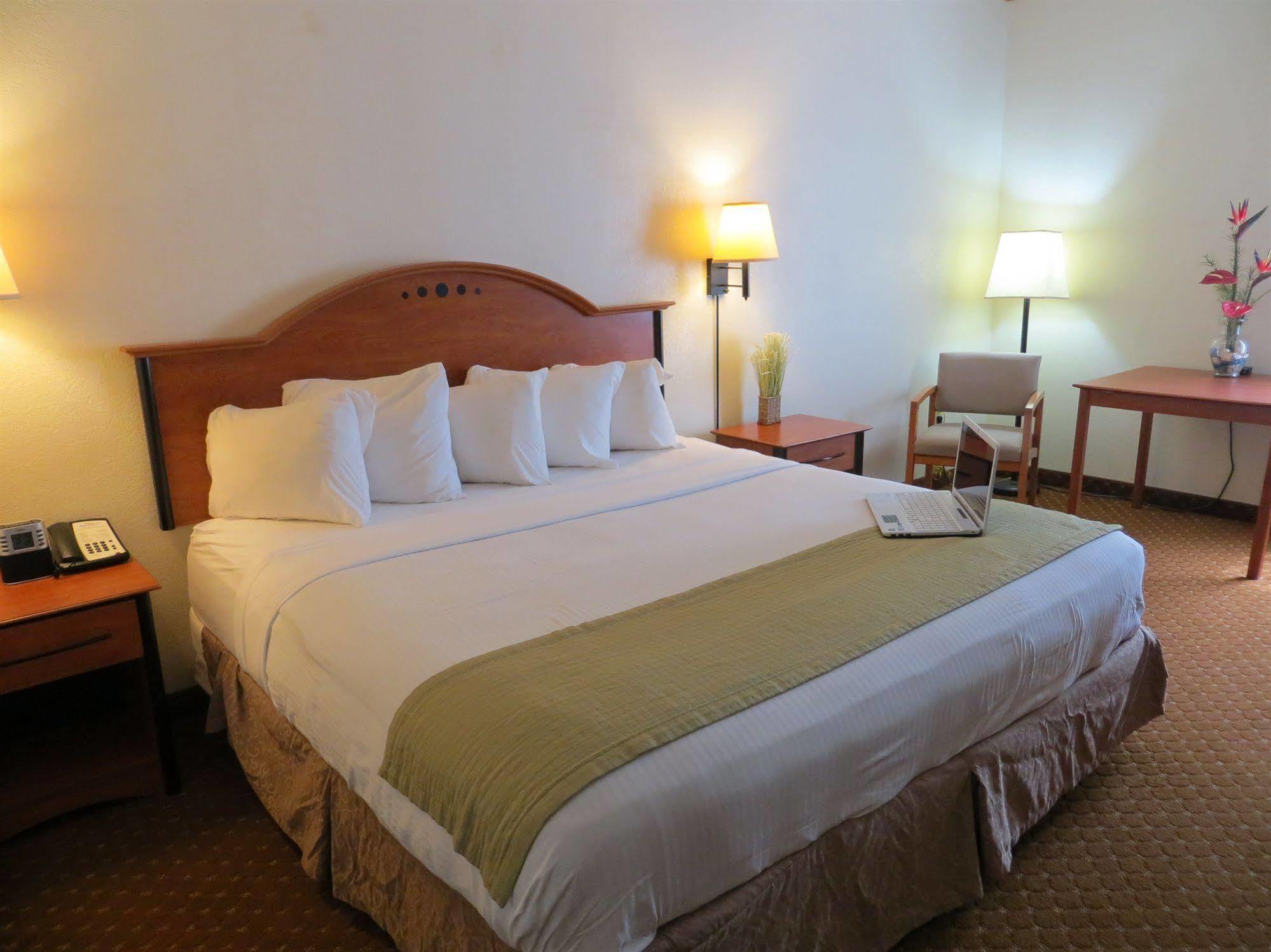 Baymont By Wyndham Hinesville Fort Stewart Area Esterno foto