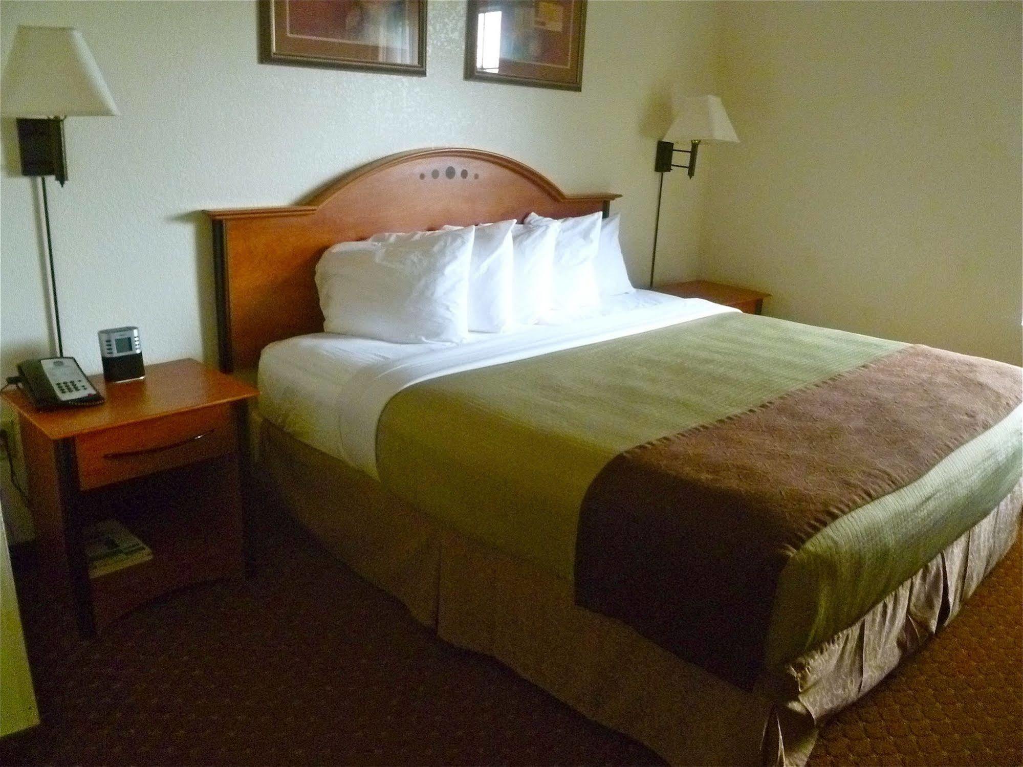 Baymont By Wyndham Hinesville Fort Stewart Area Esterno foto