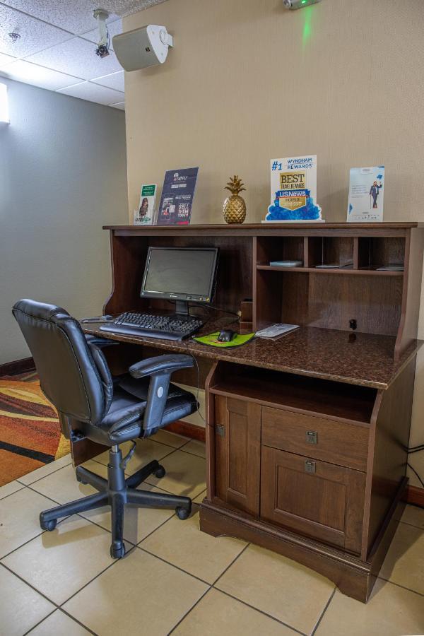 Baymont By Wyndham Hinesville Fort Stewart Area Esterno foto